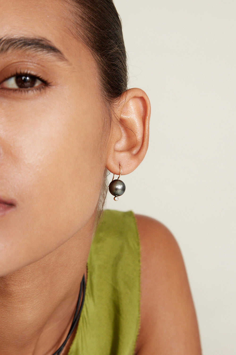 14K Kaia Black Pearl Earring