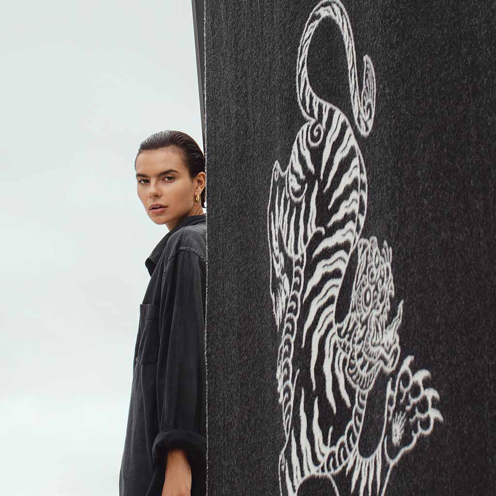 Voodoo Reversible Throw - Black/Ivory