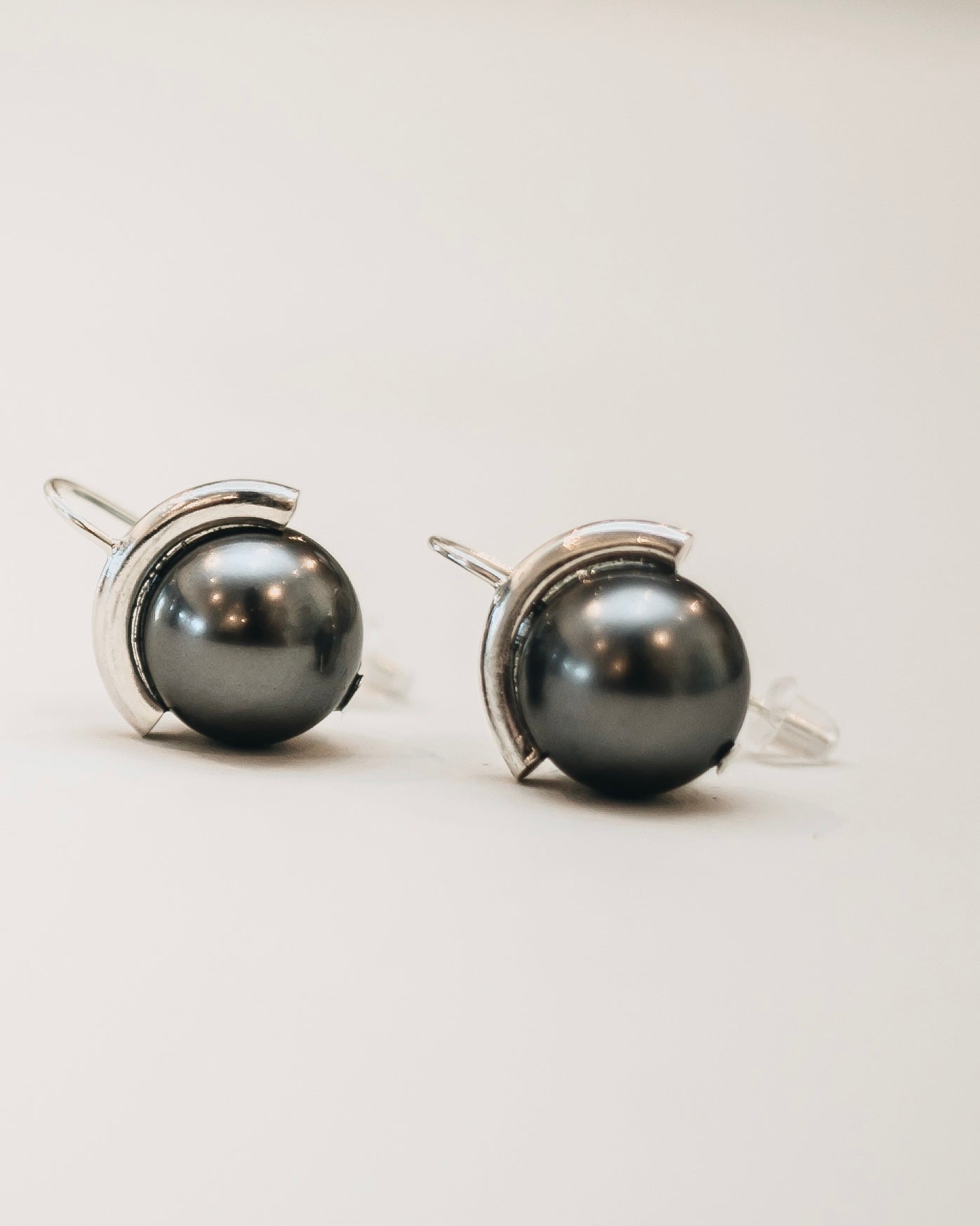 Pearl Sphere Earring - Dark Grey/Silver