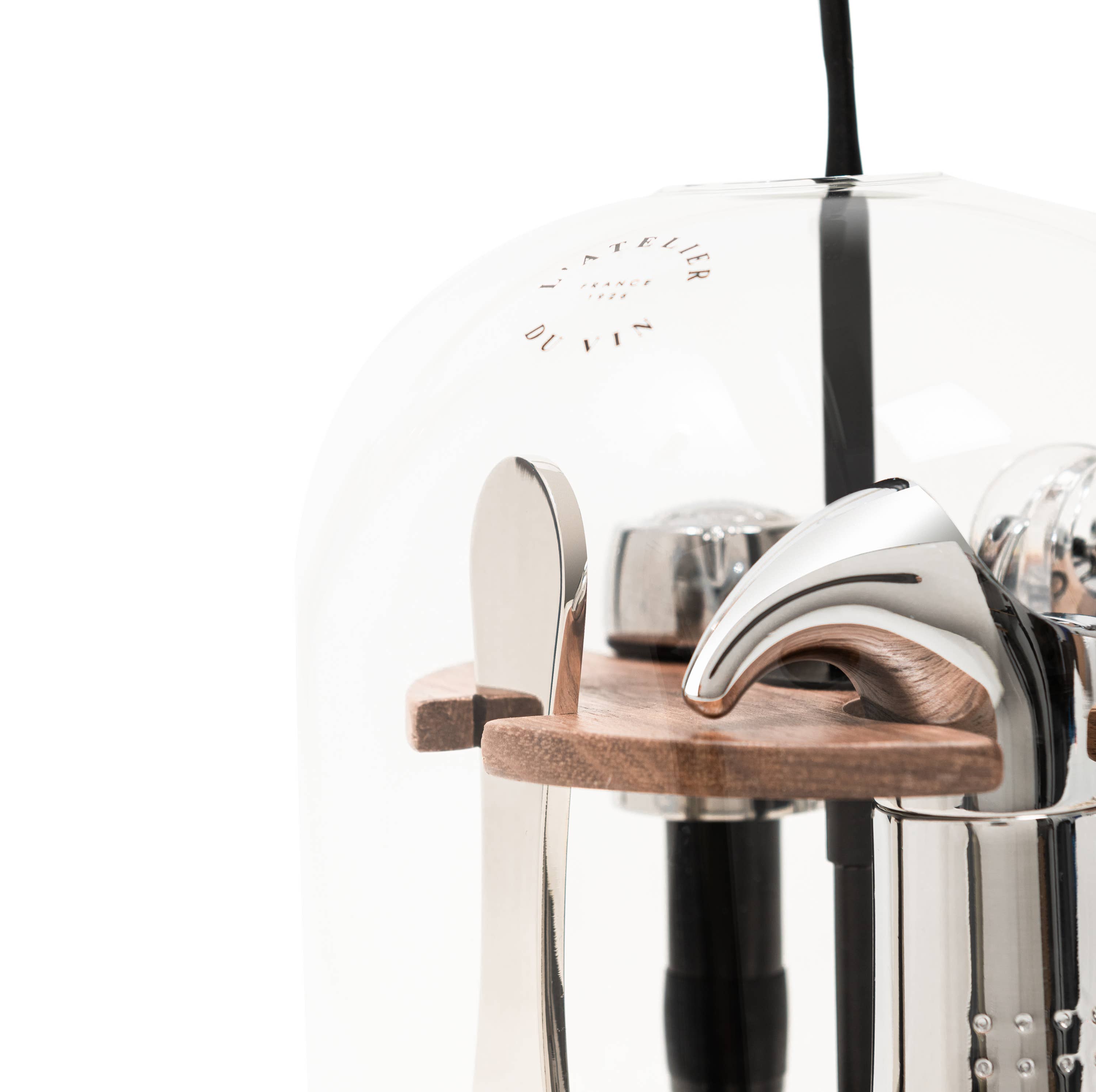 L'Atelier du Vin - USA - Wine Tools in a Wooden and Glass Set - THE GLOBE