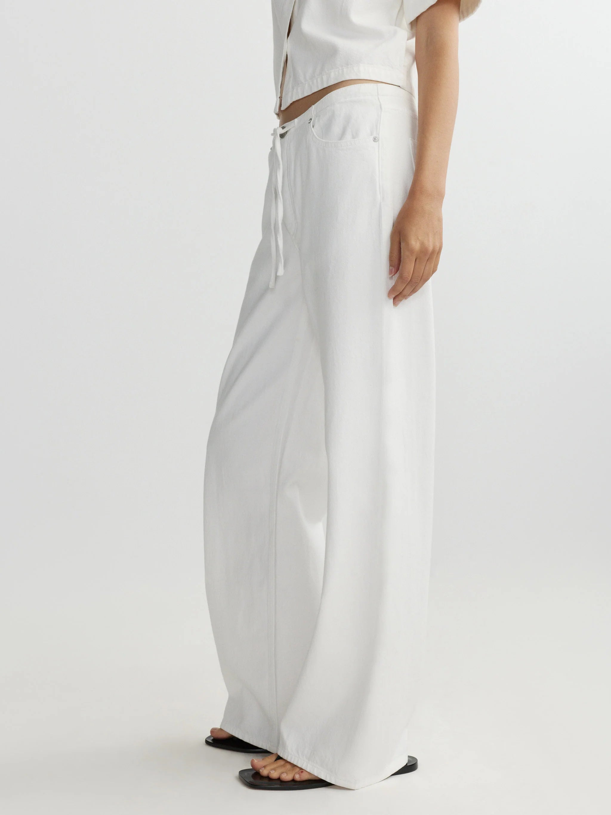 Sienna Low-Slung Wide Leg Relaxed 31” Jeans - White Aura