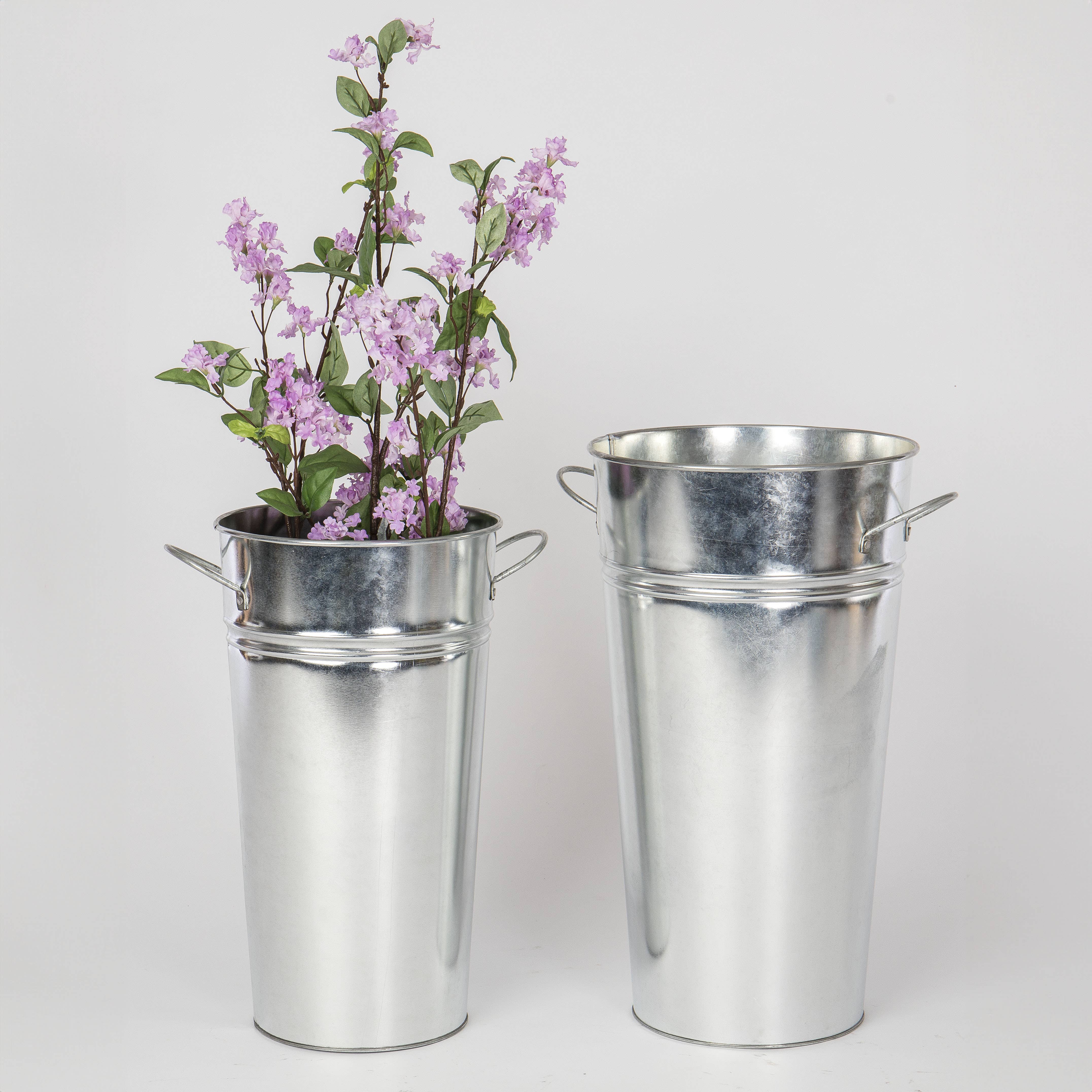 Willow Group - Round Tin Vase w/PVC Liner