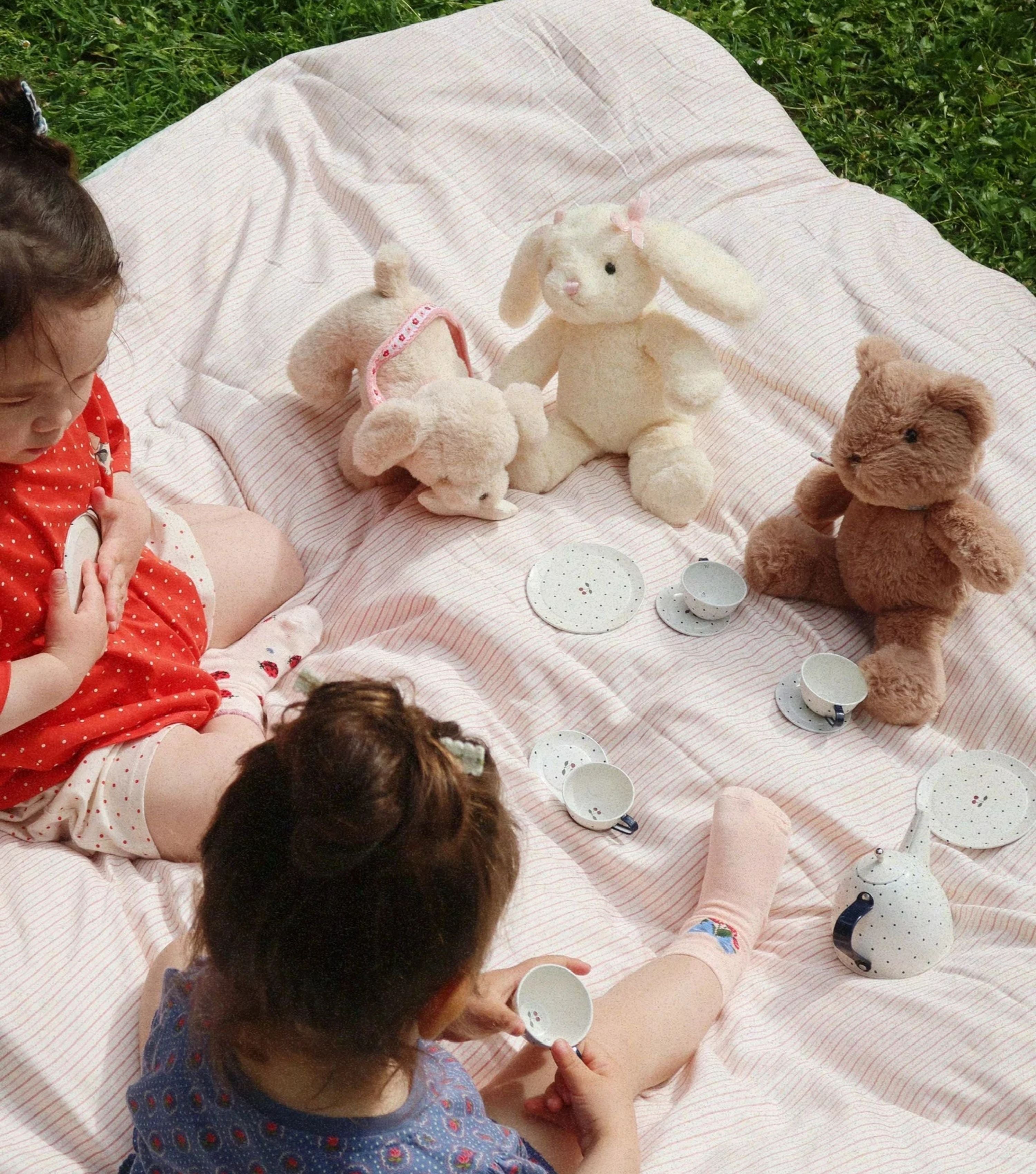 Tea Party - Blue dot