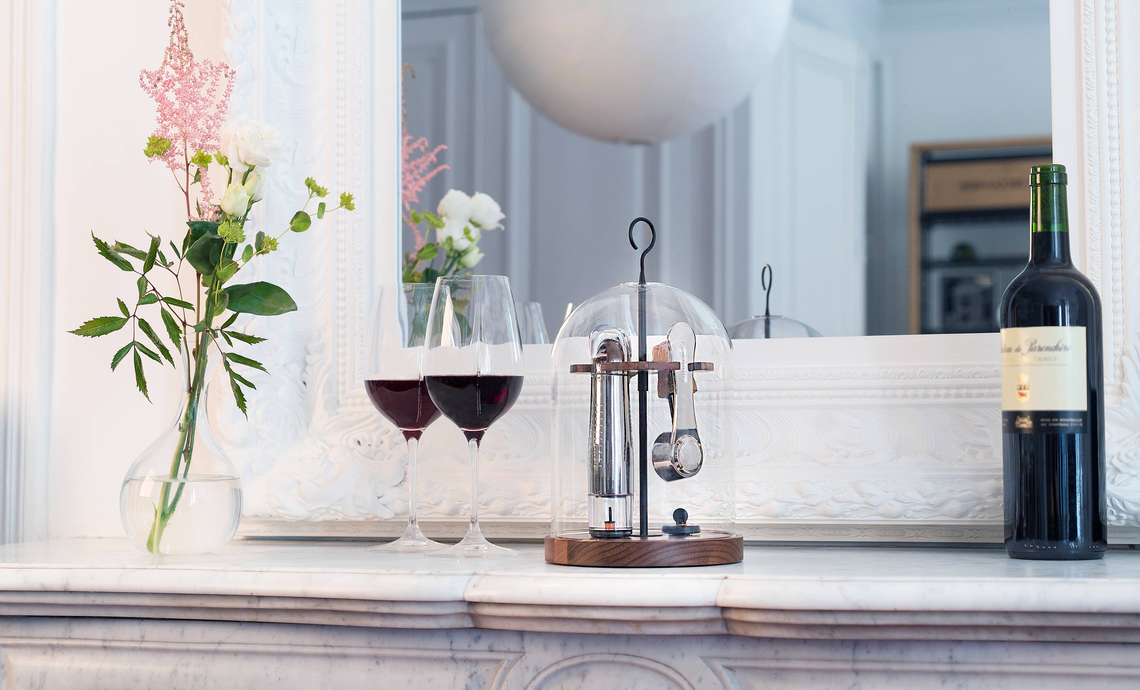 L'Atelier du Vin - USA - Wine Tools in a Wooden and Glass Set - THE GLOBE