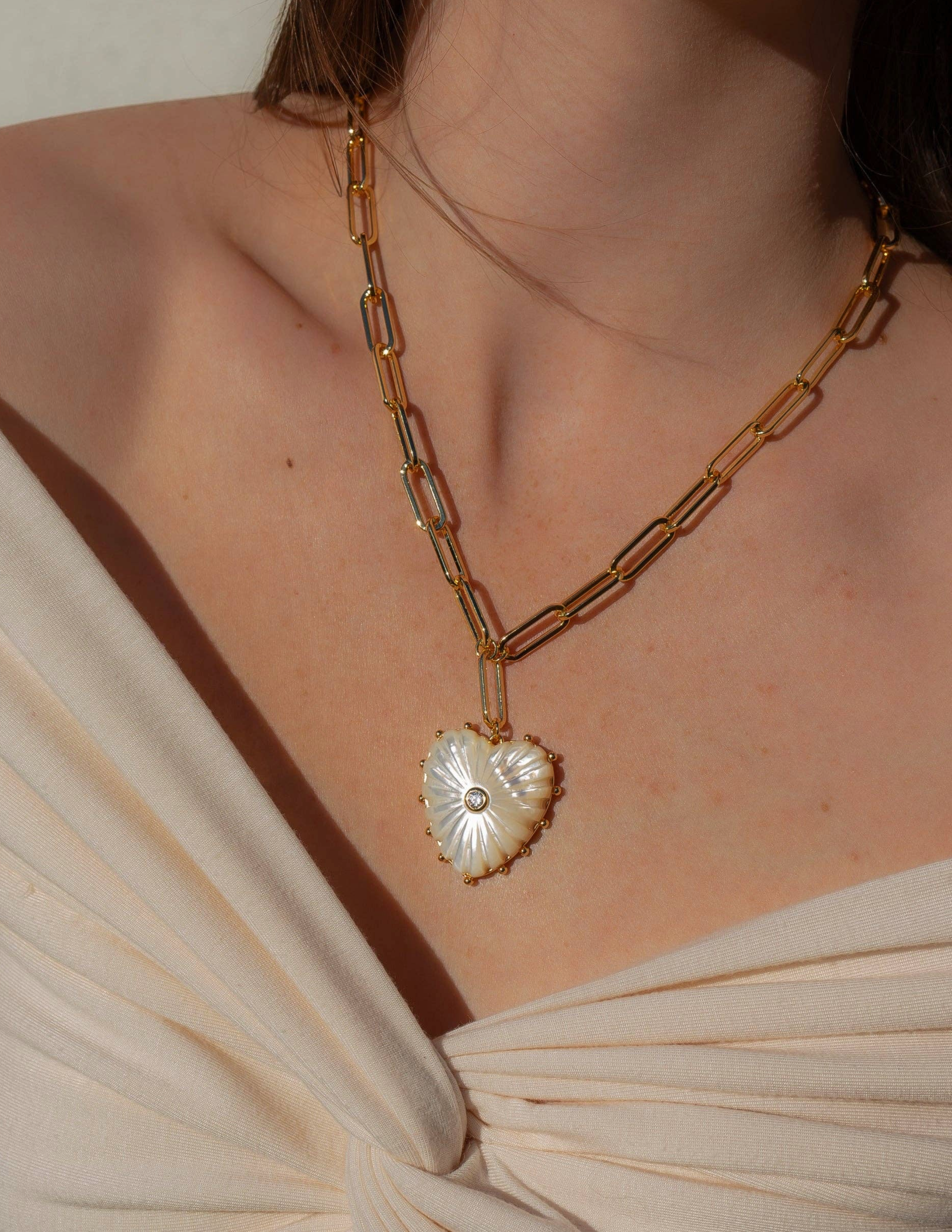 Malene Mother of Pearl Heart Necklace