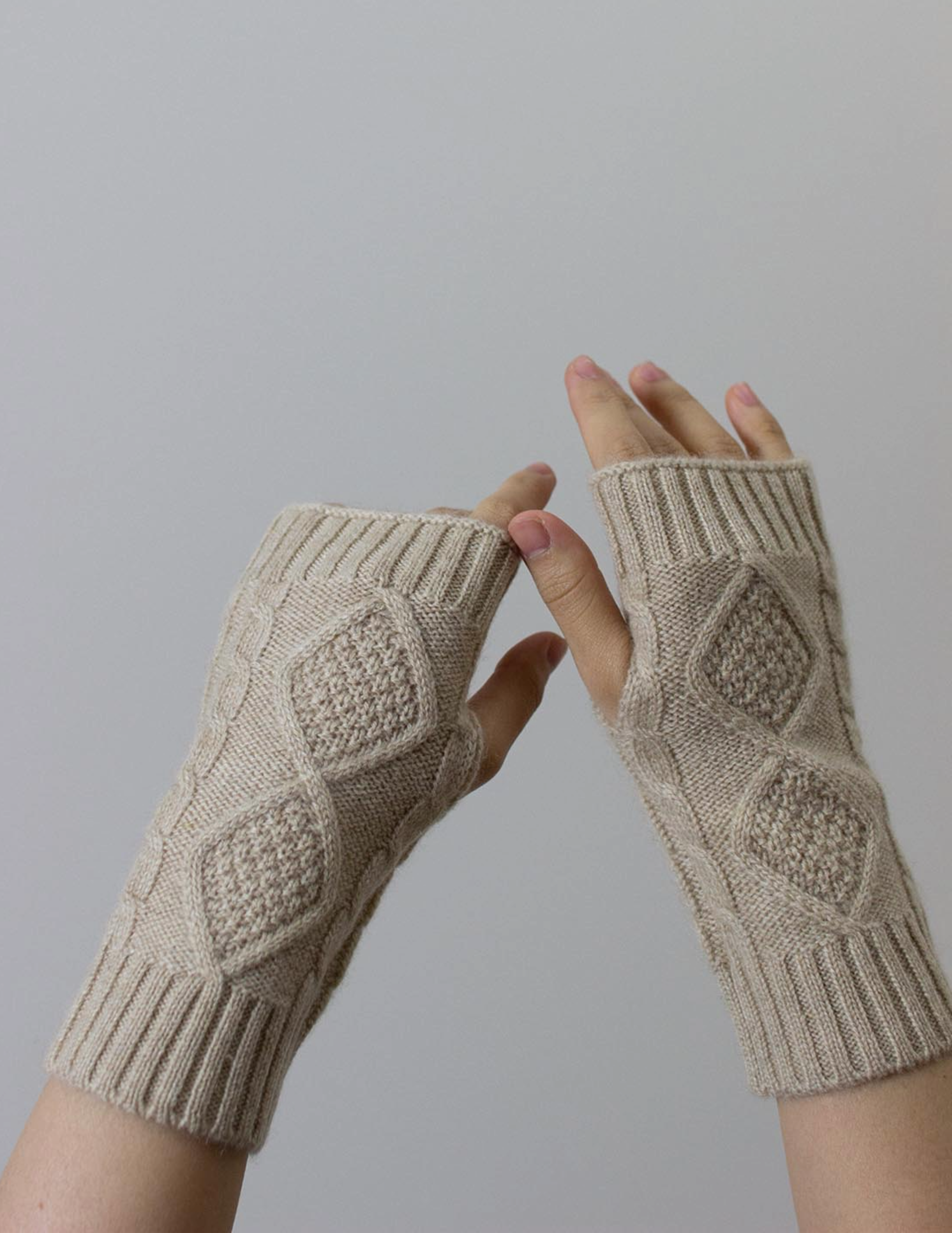 Rhombus Knit Cashmere Fingerless Gloves - Beige