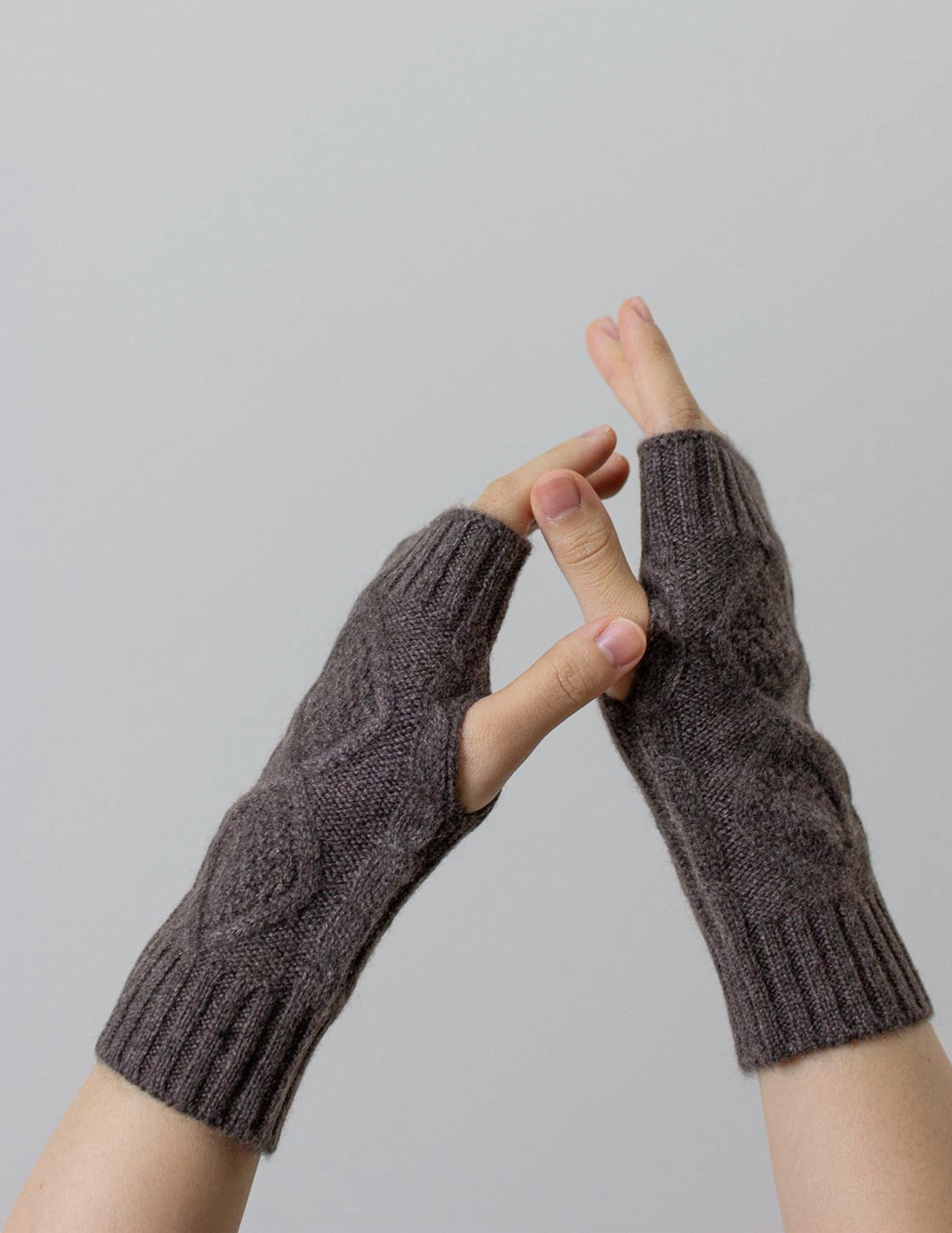 Rhombus Knit Cashmere Fingerless Gloves - Brown