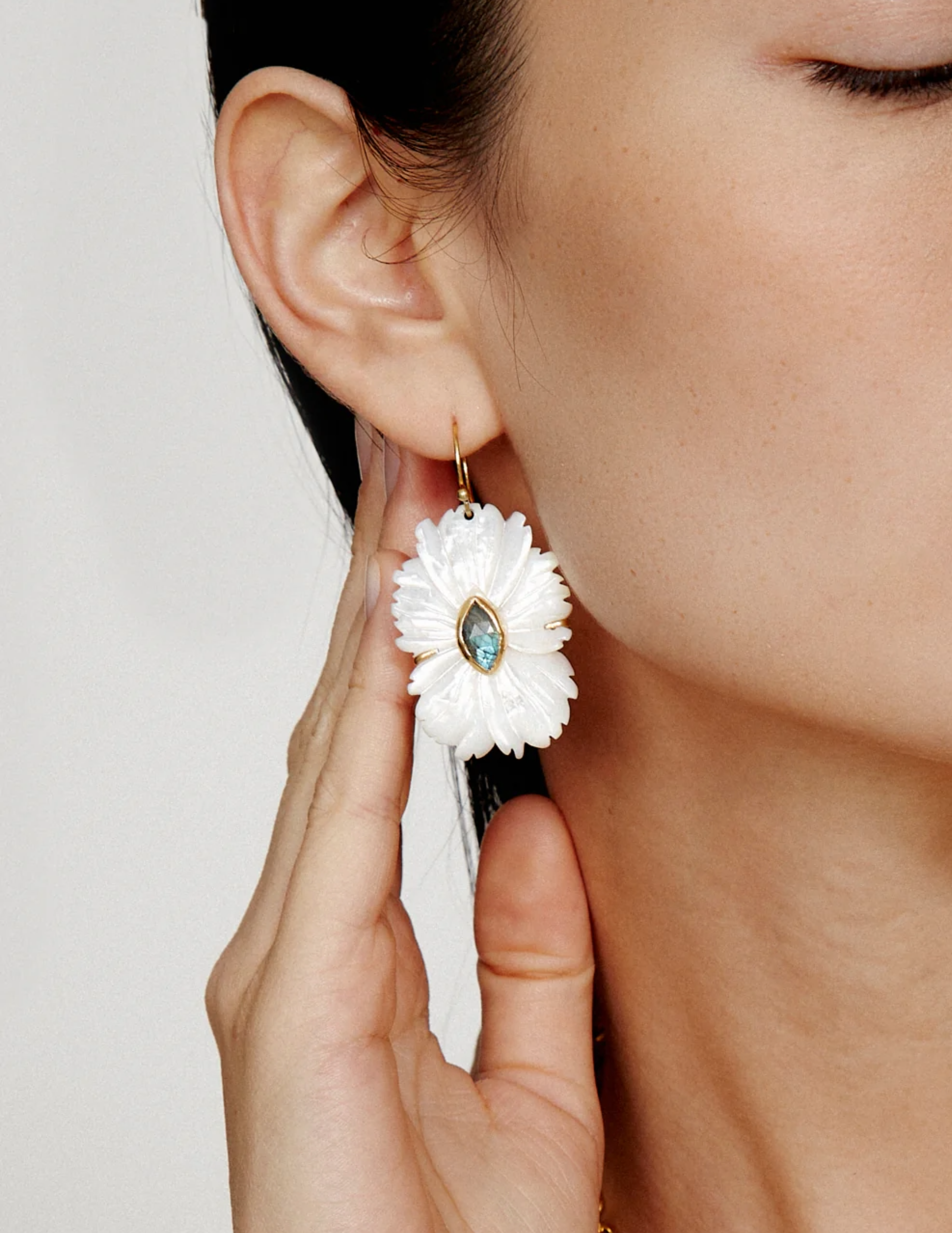 Magnolia Earring - White MOP Mix