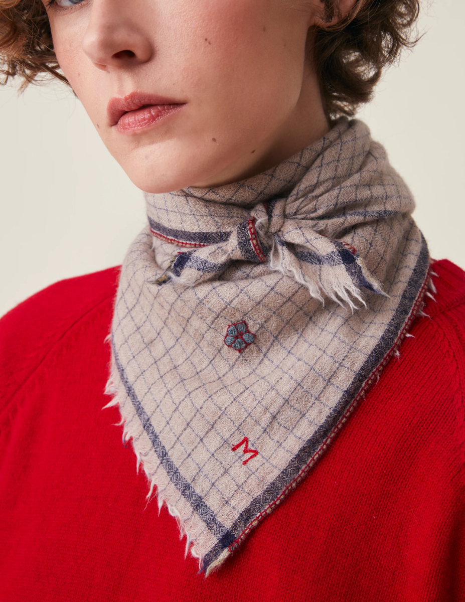 Scarf Idol N°850 - Embroidery Tragedy