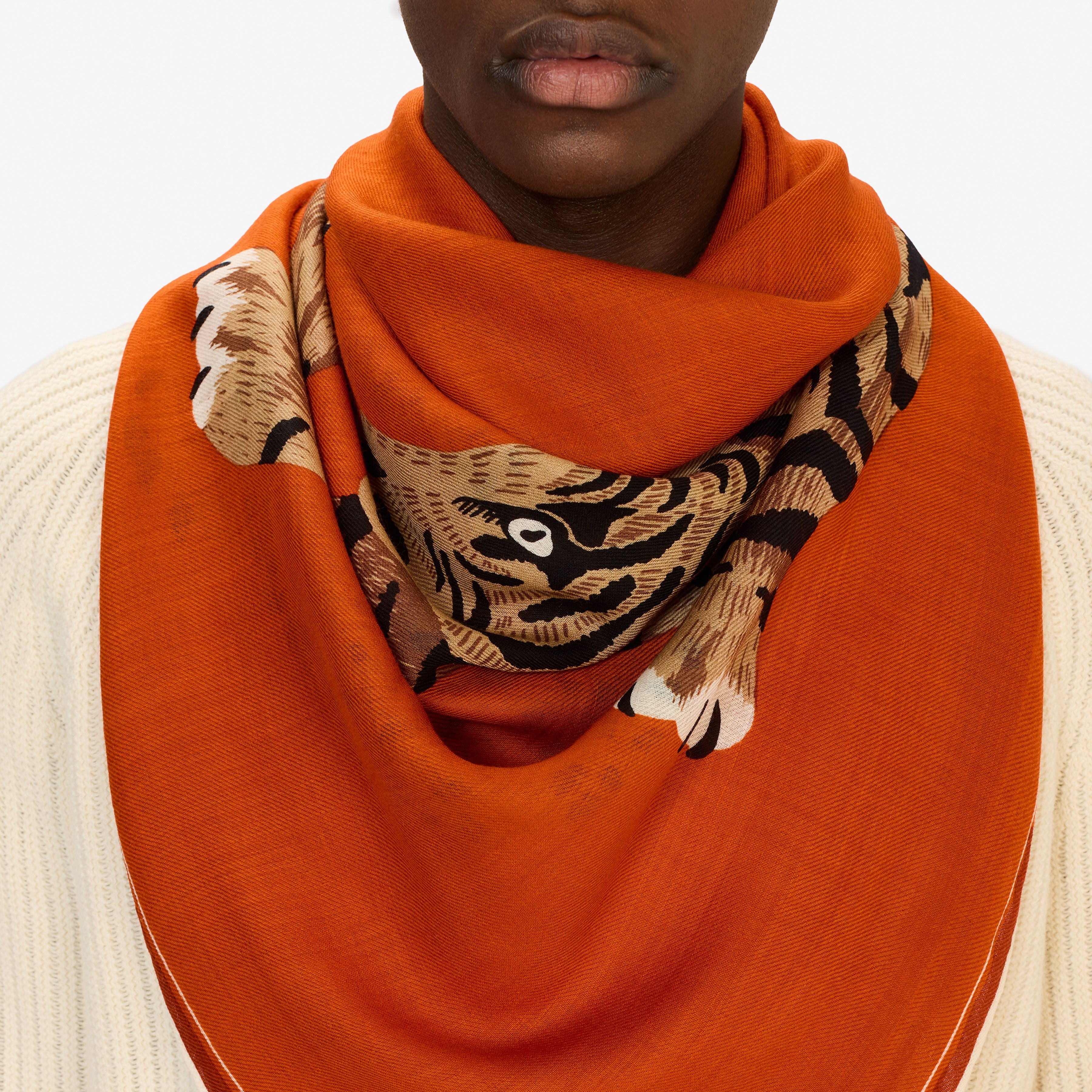 SQUARE / CARRE 130 JORGEN ORANGE/ORANGE
