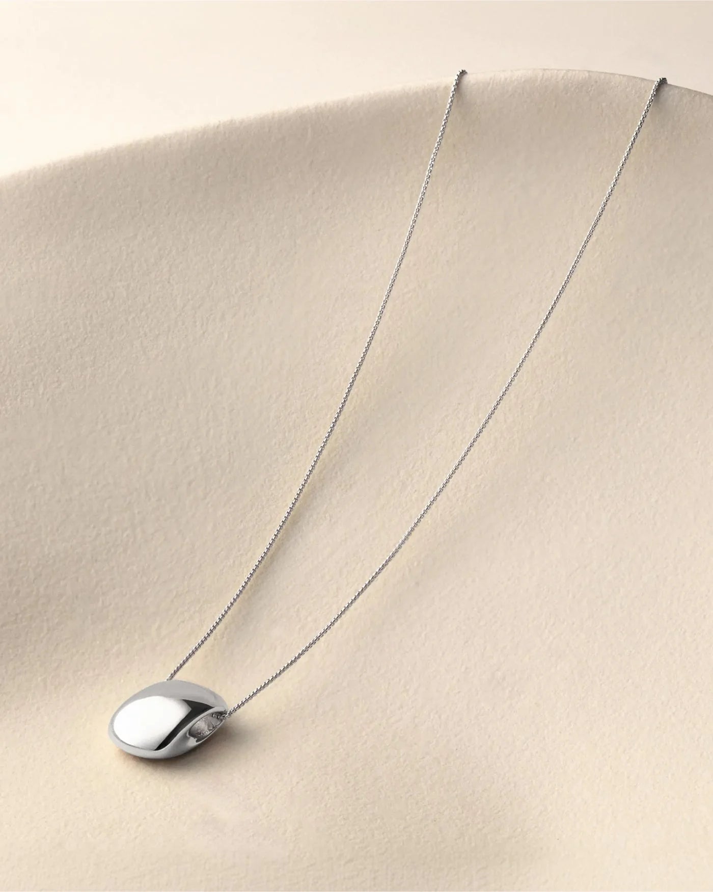 Leon Pendant Necklace - Silver