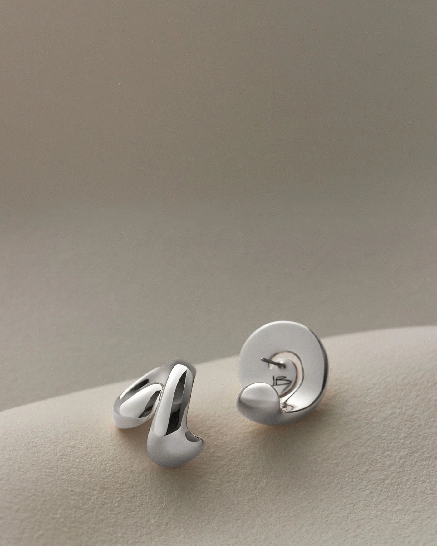 Gio Earrings - Sivler