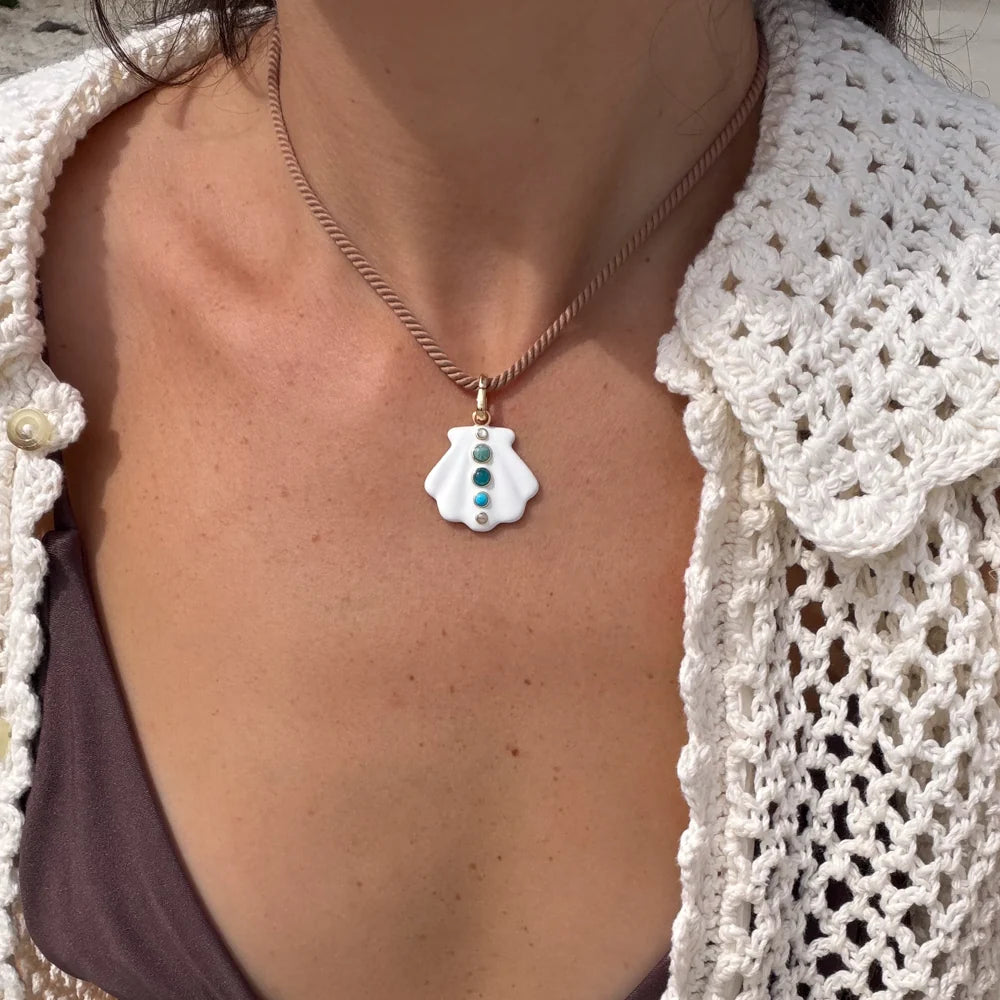 Maris White Enamel Shell Clip Charm