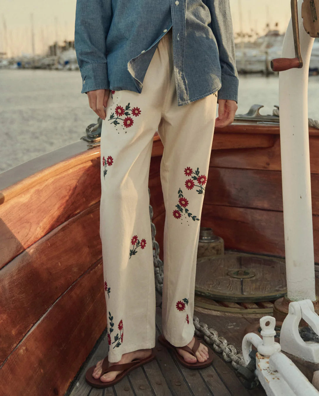 The Easy Pant - Natural With Field Floral Emb