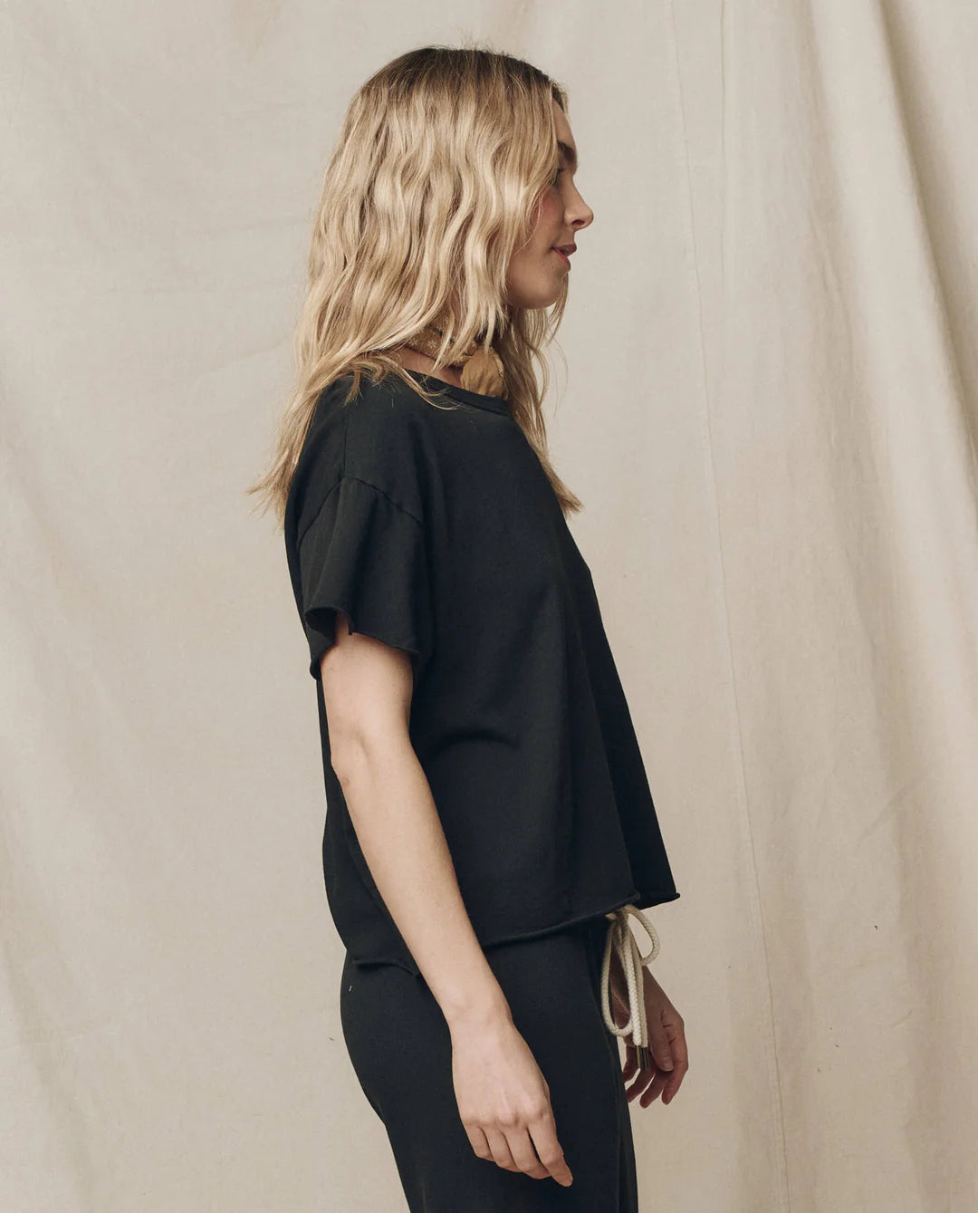 The Crop Tee - Almost Black
