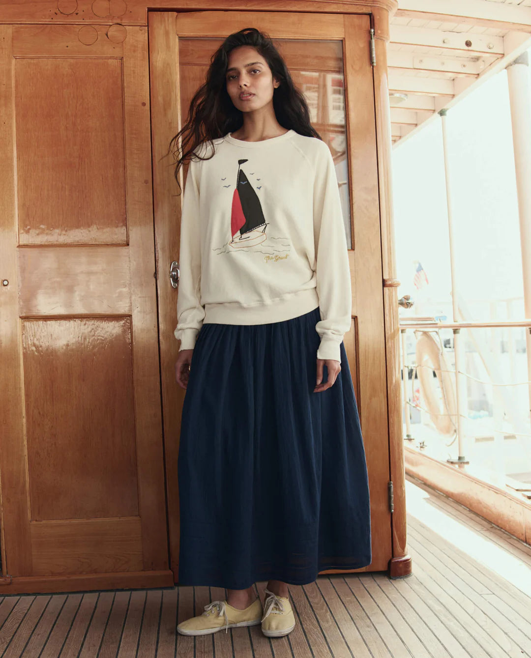 The College Sweatshirt w/ Sailing Boat Applique - Washed White