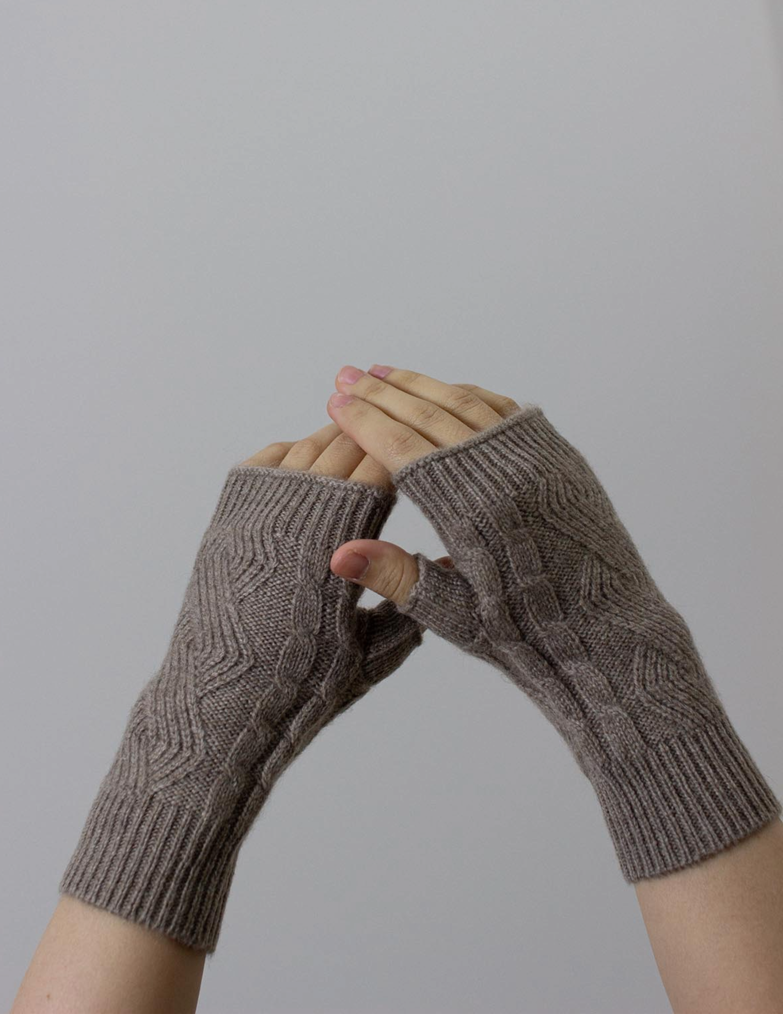 Cable Knit Cashmere Fingerless Gloves - Mushroom Brown